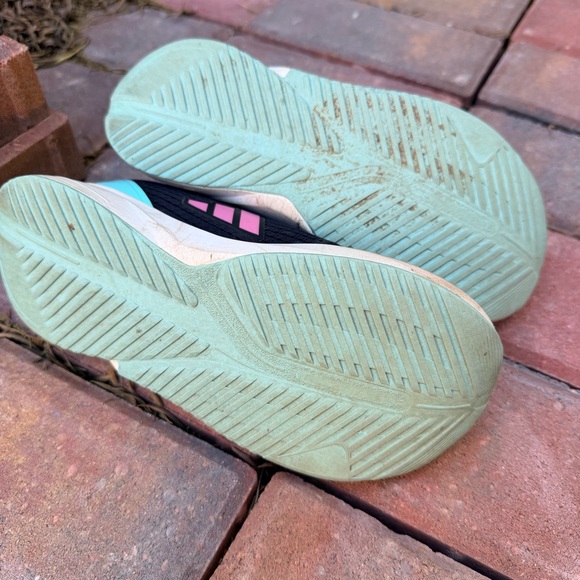 Adidas girls Black and Pink Running Shoes size 1 - Picture 4 of 6